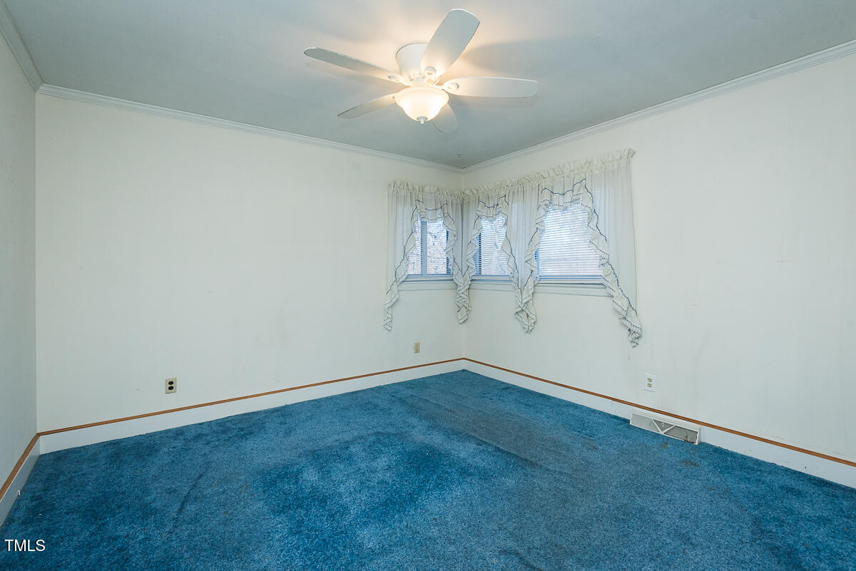 1528 Overbrook Road Burlington, NC 27215 - Photo 13 of 22 1528 Overbrook-10