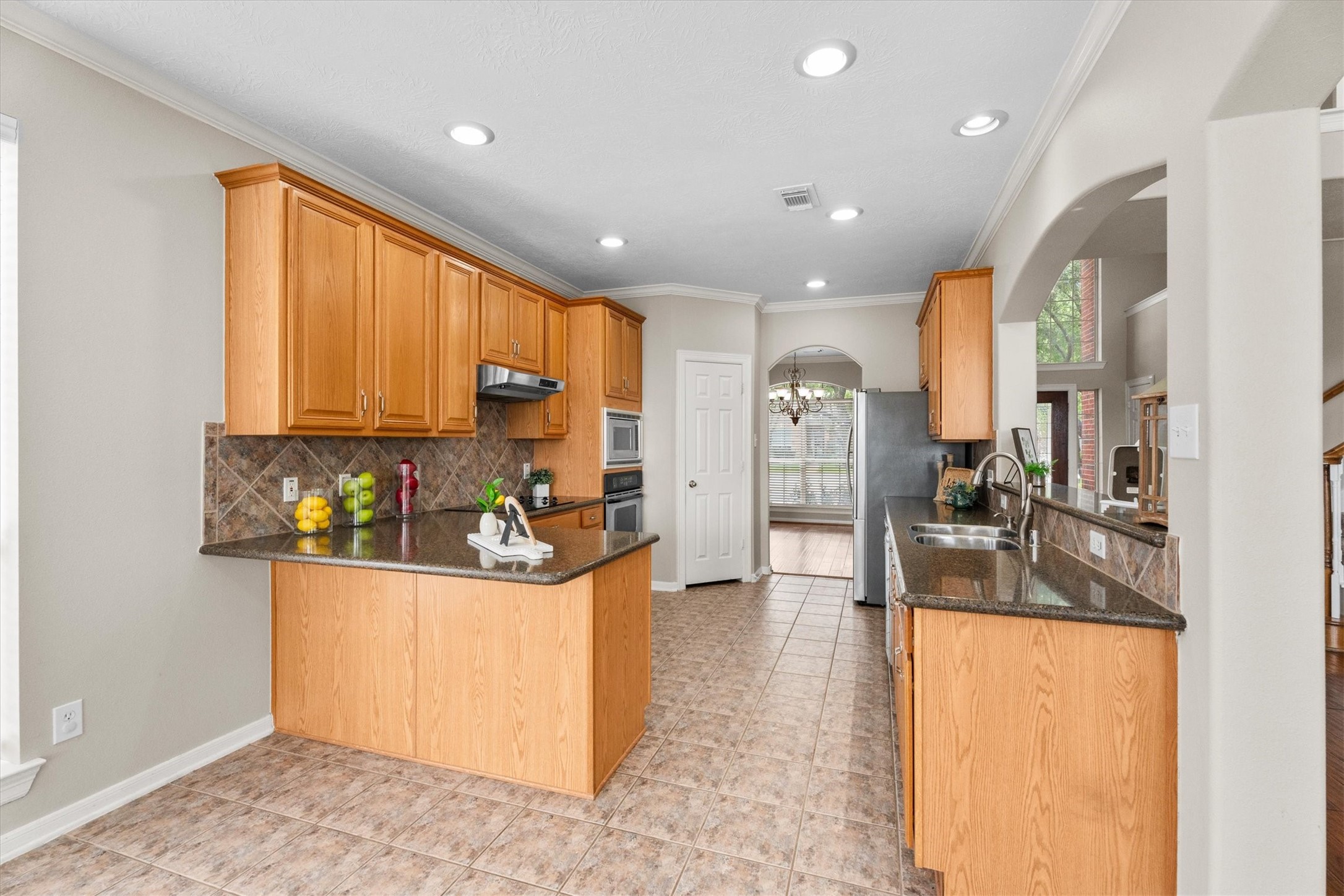 6323 Stone Trail Lane Spring, TX 77379 - Photo 11 of 43 a view of a kitchen with refrigerator and windows