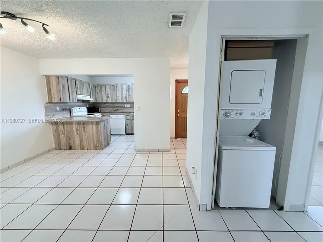 $2,500 | 3630 Southwest 112th Avenue, Unit 53, Miami, FL 33165