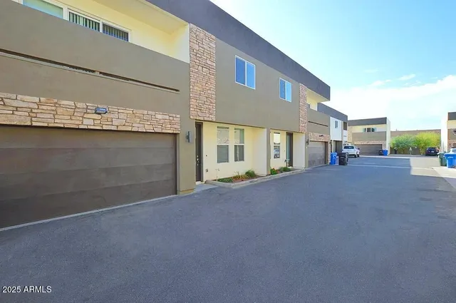 $2,395 | 3000 North 37th Street, Unit 6, Phoenix, AZ 85018
