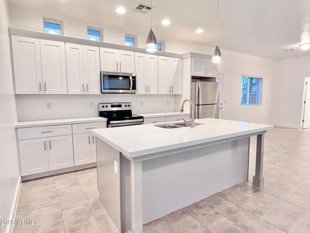 $2,395 | 3000 North 37th Street, Unit 6, Phoenix, AZ 85018