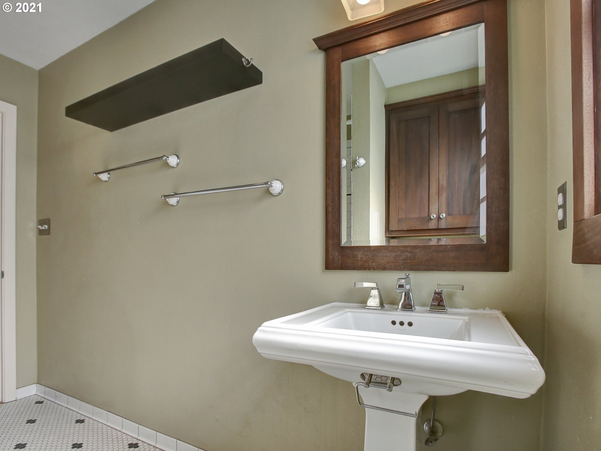 8250 Southwest Sorrento Road Beaverton, OR 97008 - Photo 11 of 32 Gallery Image 11