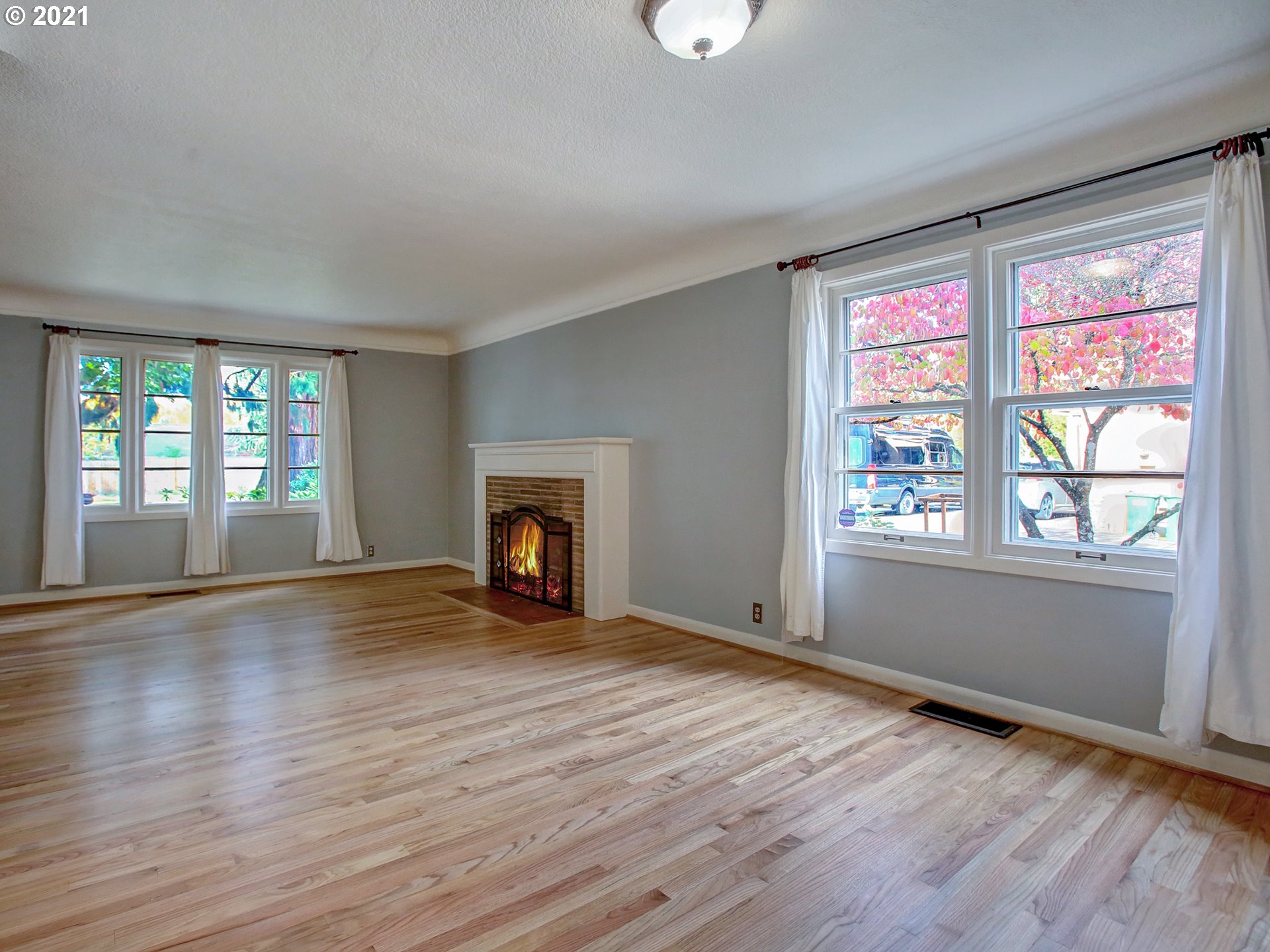 8250 Southwest Sorrento Road Beaverton, OR 97008 - Photo 3 of 32 Gallery Image 3
