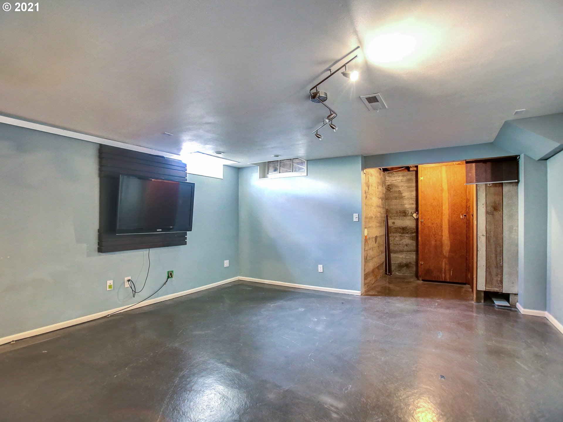 8250 Southwest Sorrento Road Beaverton, OR 97008 - Photo 24 of 32 Gallery Image 24