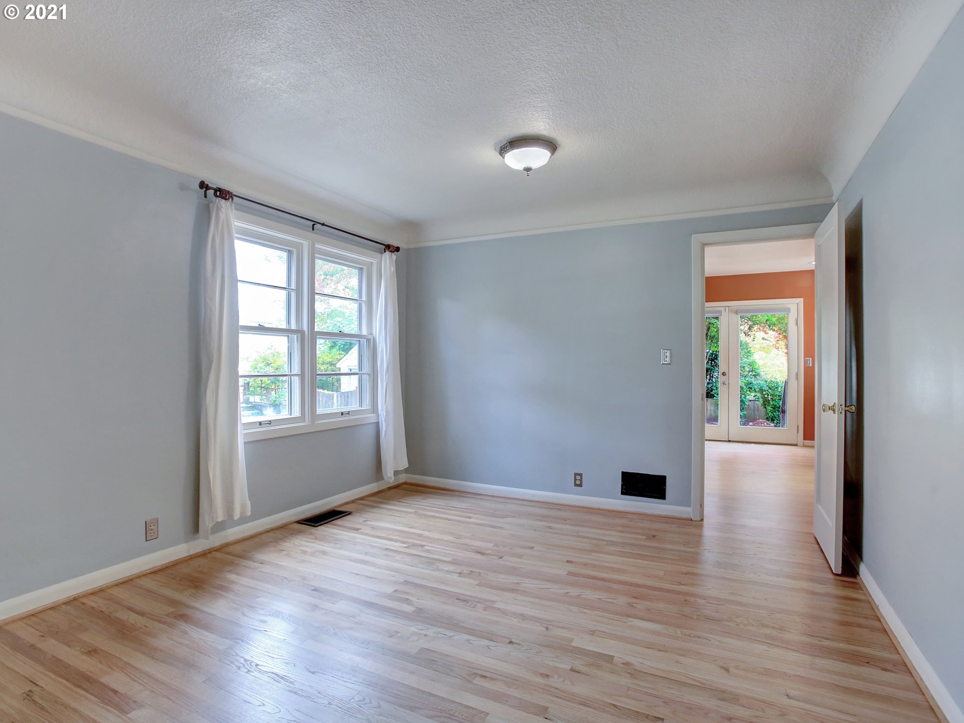8250 Southwest Sorrento Road Beaverton, OR 97008 - Photo 4 of 32 Gallery Image 4