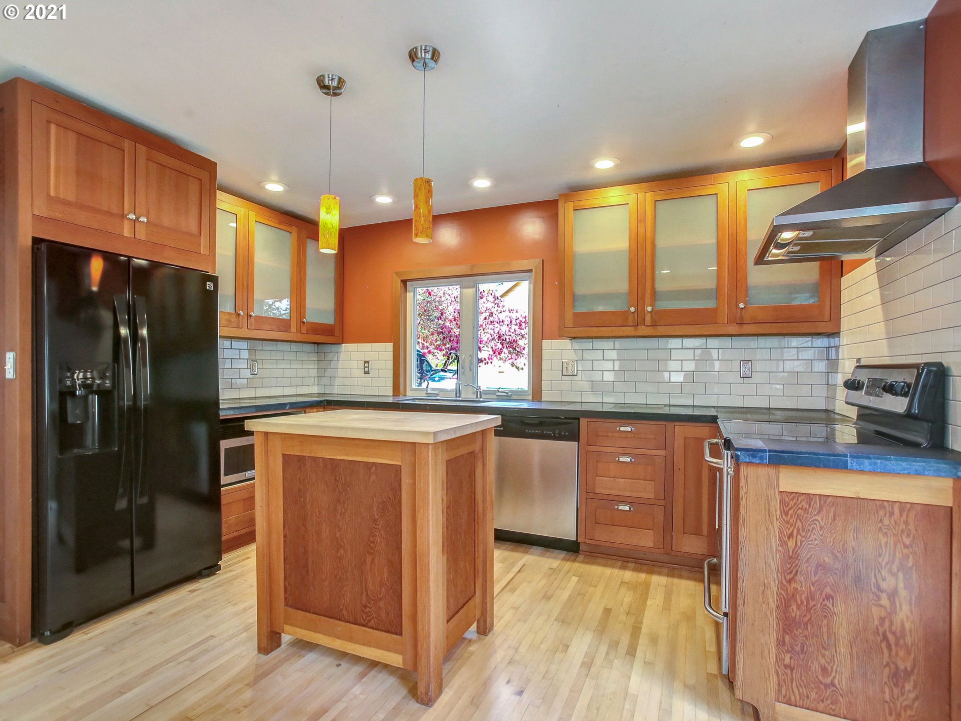 8250 Southwest Sorrento Road Beaverton, OR 97008 - Photo 5 of 32 Gallery Image 5