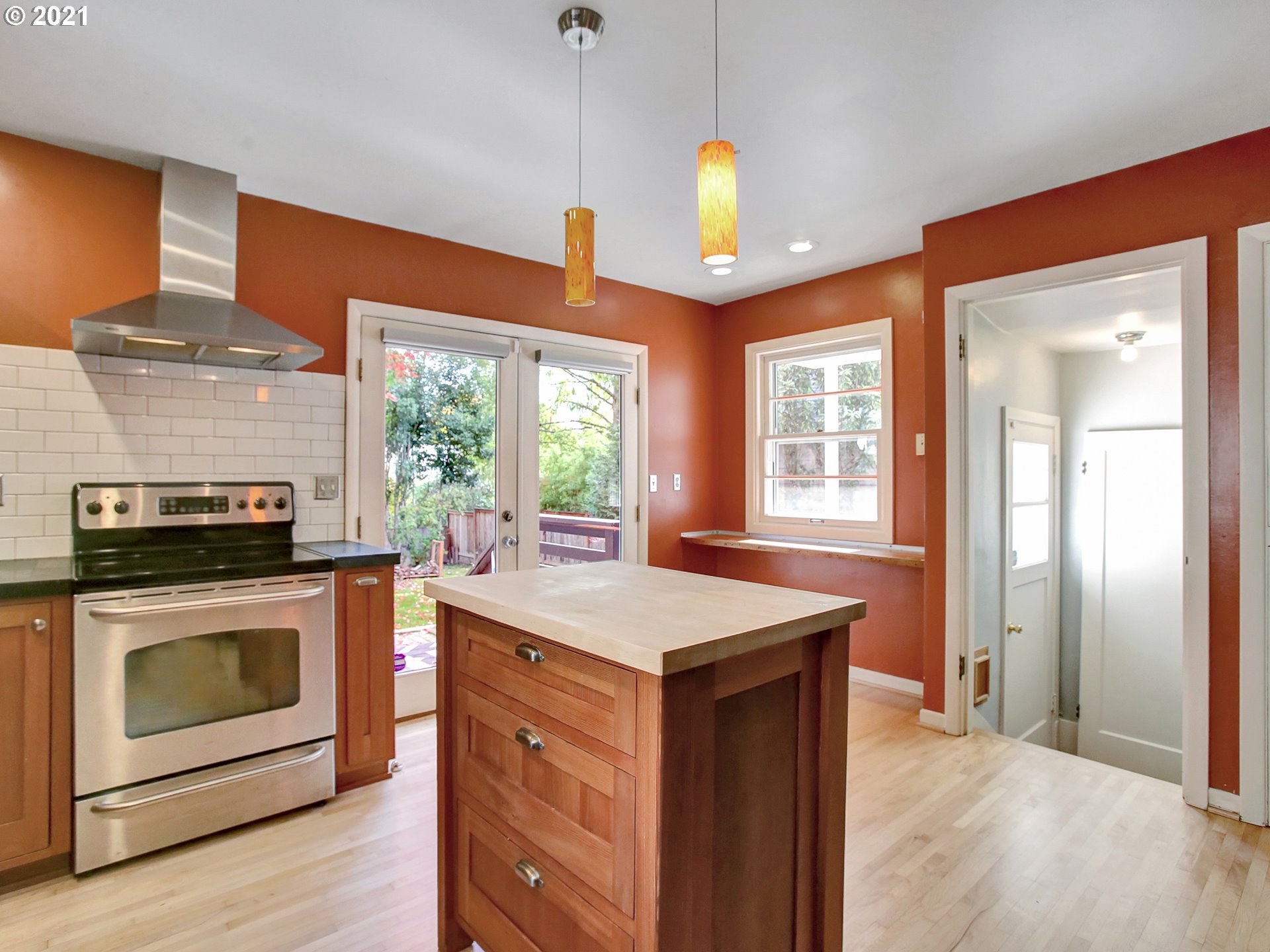 8250 Southwest Sorrento Road Beaverton, OR 97008 - Photo 8 of 32 Gallery Image 8