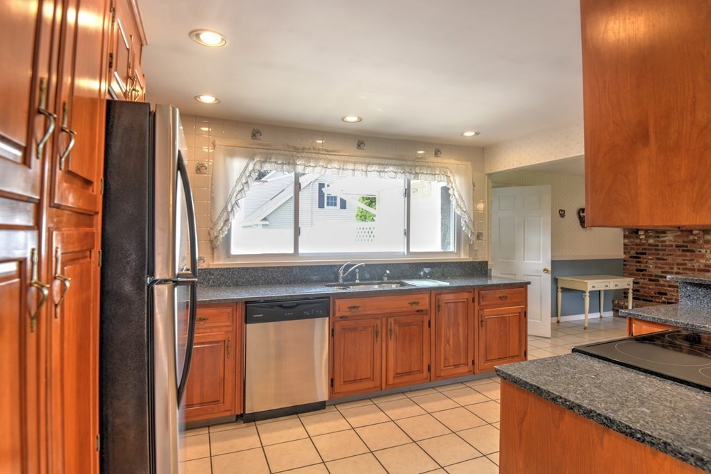 5 Algonquin Road Danvers, MA 01923 - Photo 5 of 42 Gallery Image 5