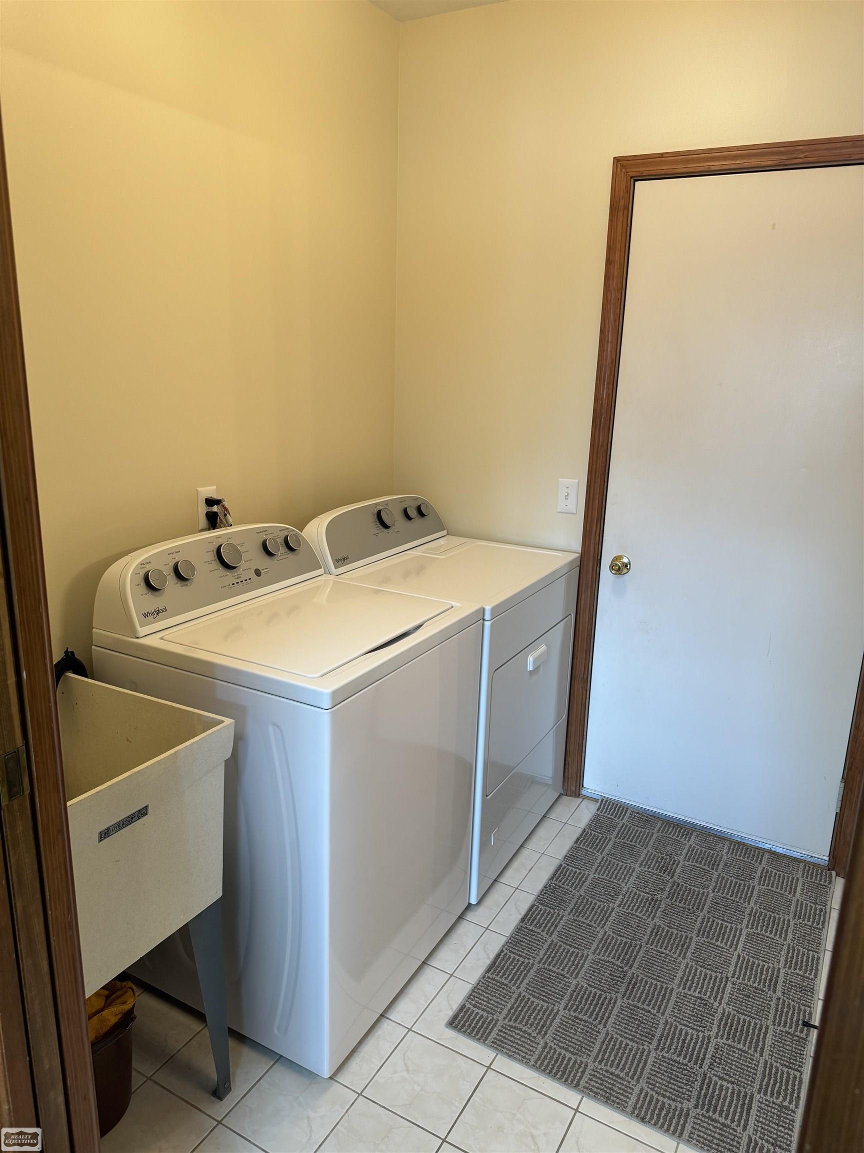 105 Milton Road Algonac, MI 48001 - Photo 13 of 25 50152479-98477c16-ec1e-4980-96a9-b79bd00c5971.JPG