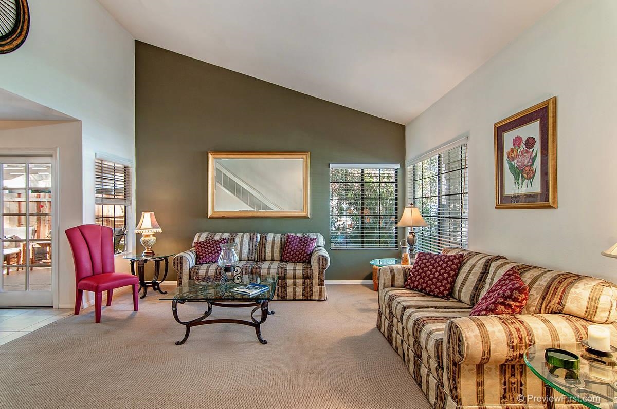 13193 Treecrest Street Poway, CA 92064 - Photo 4 of 25