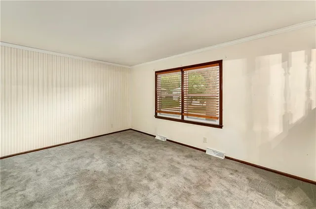 $239,900 | 1305 South Ward Parkway, Blue Springs, MO 64014