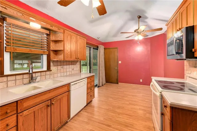 $239,900 | 1305 South Ward Parkway, Blue Springs, MO 64014