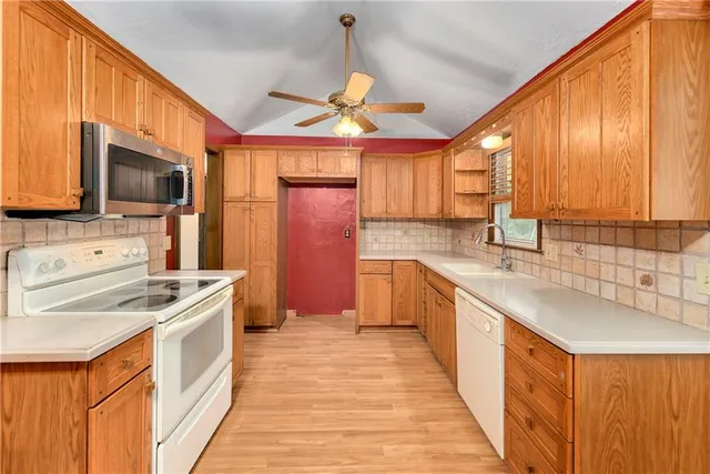 $239,900 | 1305 South Ward Parkway, Blue Springs, MO 64014