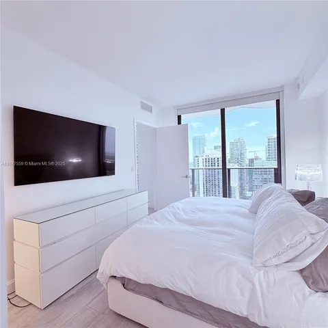 $7,800 | 55 Southwest 9th Street, Unit 4003, Miami, FL 33130