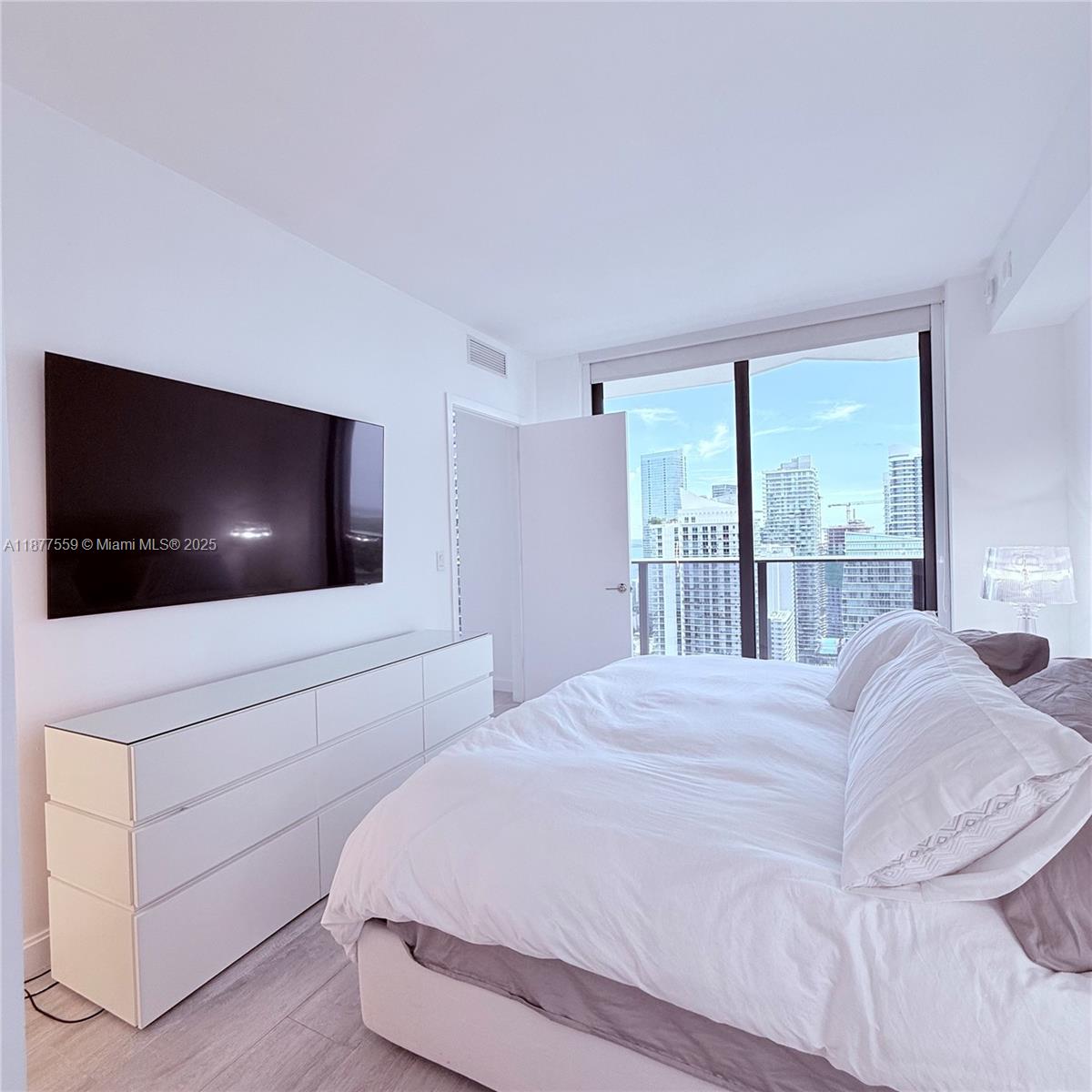 55 Southwest 9th Street, Unit 4003 Miami, FL 33130 - Photo 17 of 30