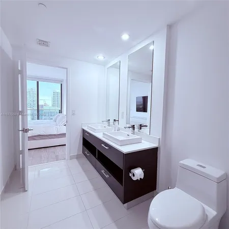 $7,500 | 55 Southwest 9th Street, Unit 4003, Miami, FL 33130