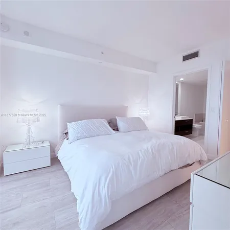 $7,500 | 55 Southwest 9th Street, Unit 4003, Miami, FL 33130