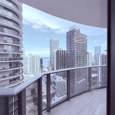 $7,500 | 55 Southwest 9th Street, Unit 4003, Miami, FL 33130