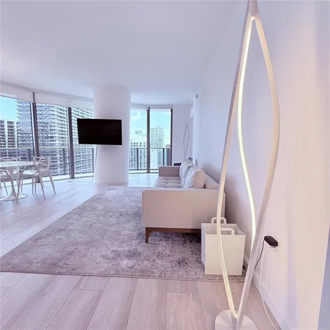 $7,800 | 55 Southwest 9th Street, Unit 4003, Miami, FL 33130