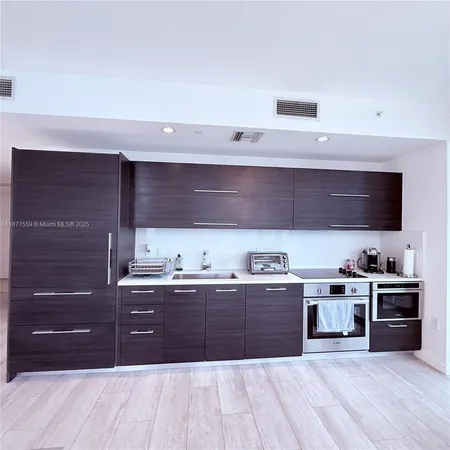 $7,500 | 55 Southwest 9th Street, Unit 4003, Miami, FL 33130