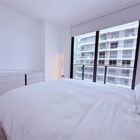 $7,500 | 55 Southwest 9th Street, Unit 4003, Miami, FL 33130
