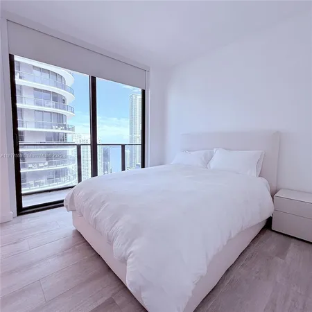 $7,500 | 55 Southwest 9th Street, Unit 4003, Miami, FL 33130