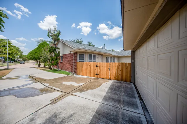 $2,200 | 13211 Rosstown Drive, Sugar Land, TX 77478