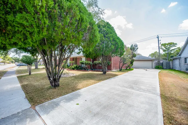 $2,200 | 13211 Rosstown Drive, Sugar Land, TX 77478