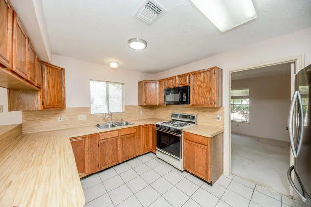 $2,200 | 13211 Rosstown Drive, Sugar Land, TX 77478