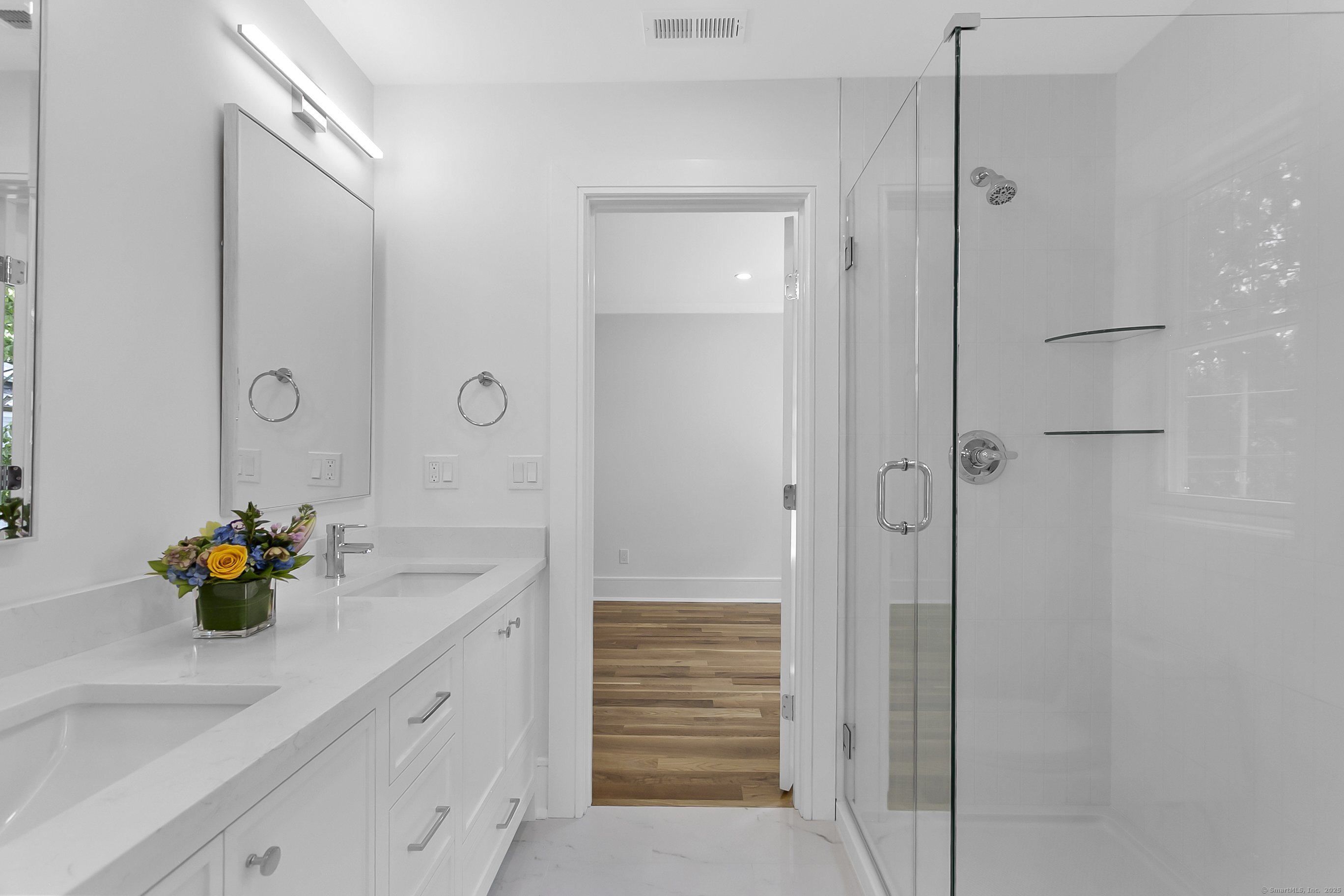 68 Figlar Avenue Fairfield, CT 06824 - Photo 21 of 40 Jack and Jill full bath.