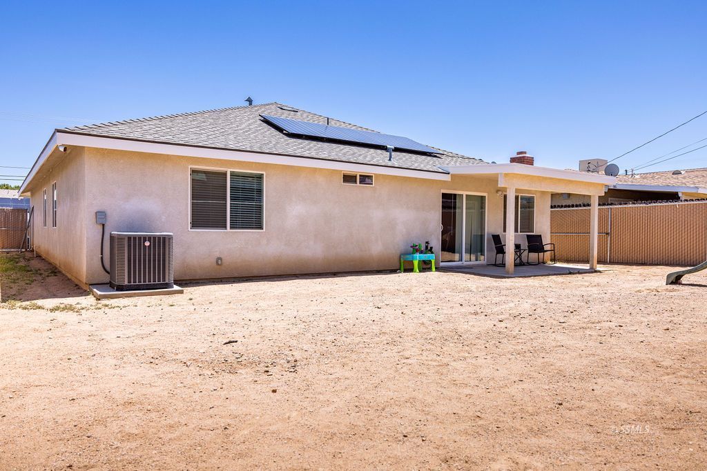 1229 South Ranger Street Ridgecrest, CA 93555 - Photo 33 of 36 a front view of a house with a yard