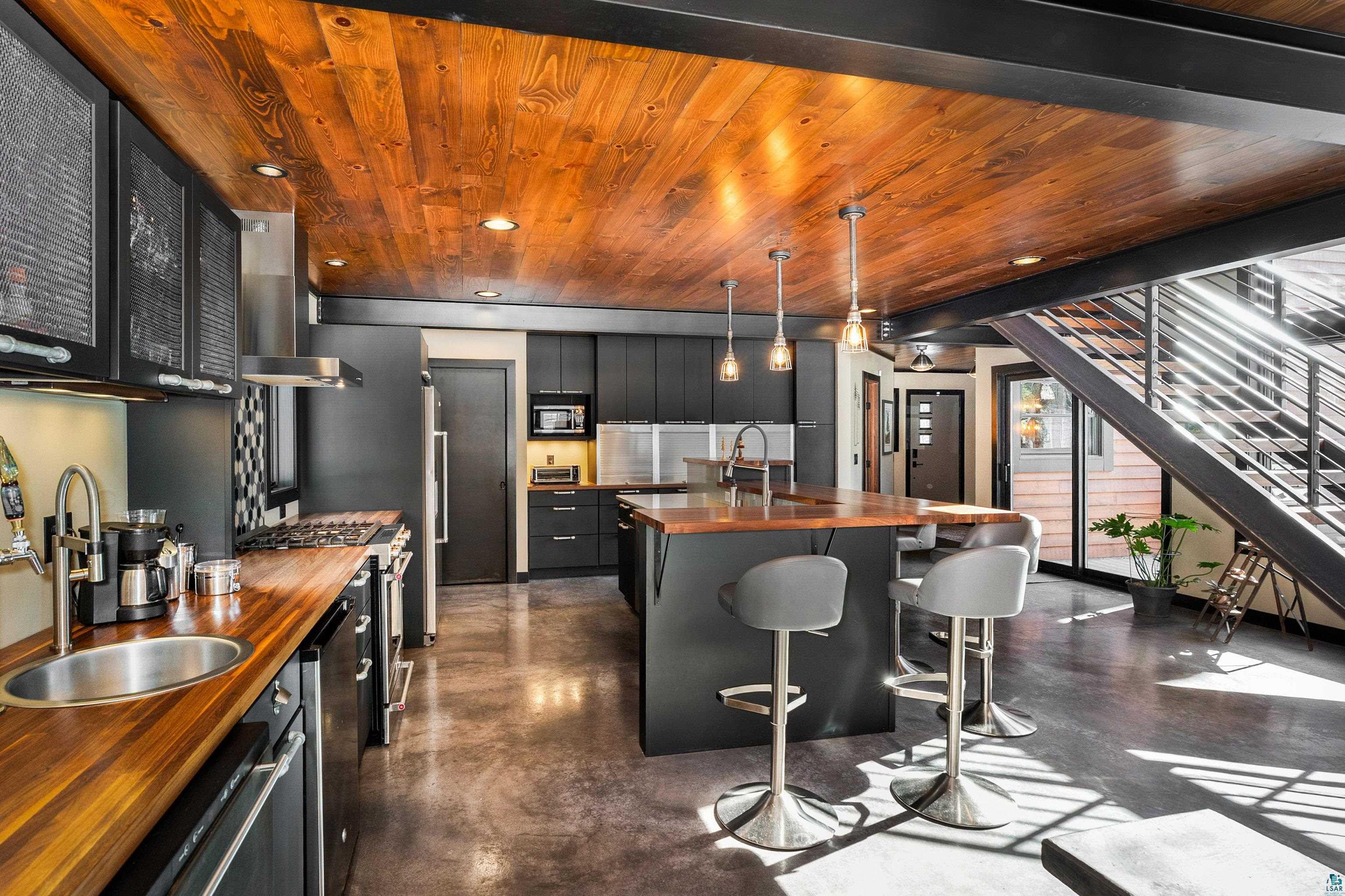 3515 Greysolon Road Duluth, MN 55804 - Photo 6 of 41