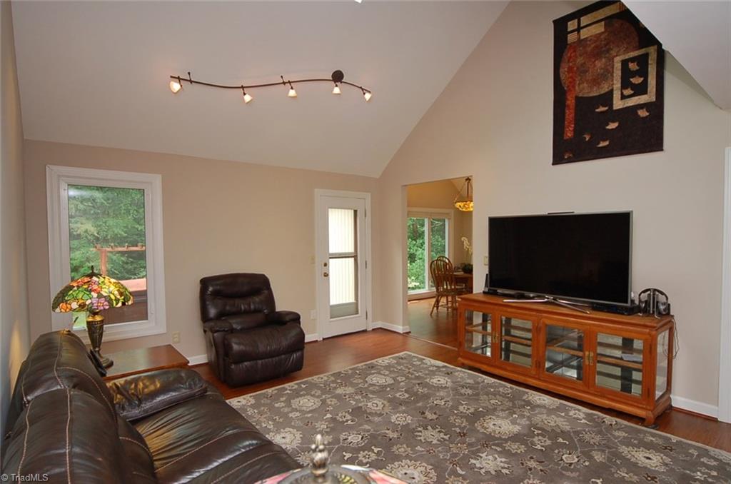 1400 Whites Mill Road High Point, NC 27265 - Photo 13 of 30 Living room also has vaulted ceilings