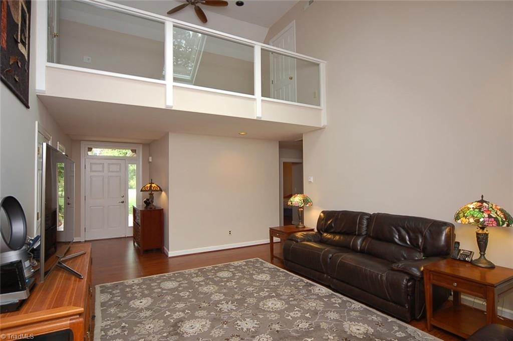 1400 Whites Mill Road High Point, NC 27265 - Photo 15 of 30 Inviting living area