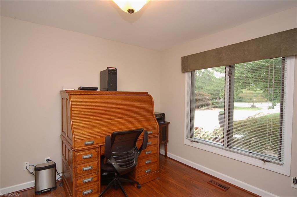 1400 Whites Mill Road High Point, NC 27265 - Photo 22 of 30 Main level third bedroom