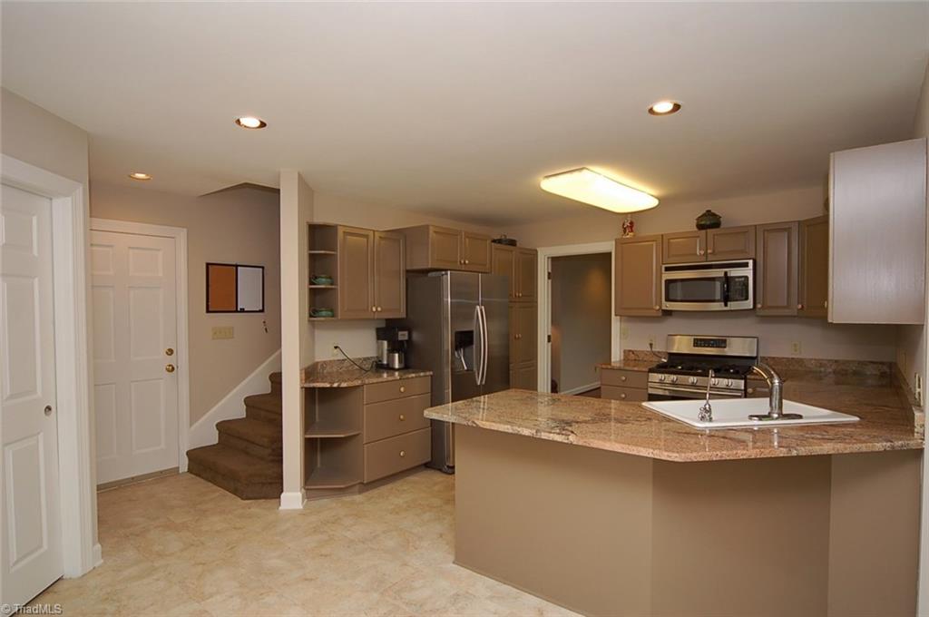 1400 Whites Mill Road High Point, NC 27265 - Photo 5 of 30 Wow! A great kitchen!