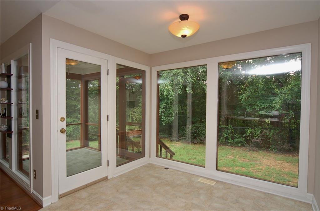 1400 Whites Mill Road High Point, NC 27265 - Photo 9 of 30 The breakfast area overlooks the private backyard.