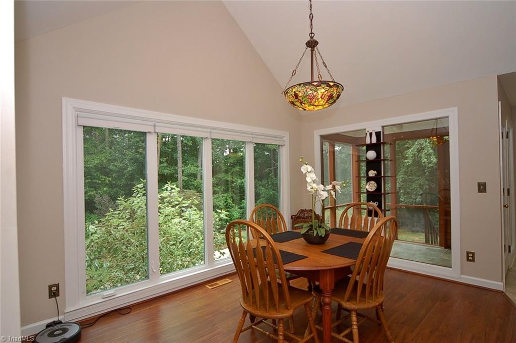 1400 Whites Mill Road High Point, NC 27265 - Photo 10 of 30 Great vaulted ceiling in the dining room!