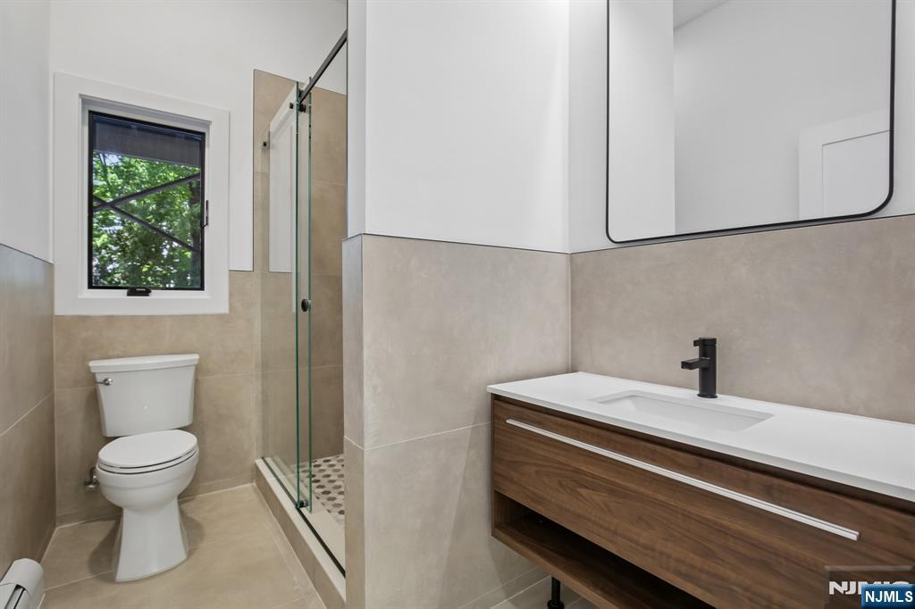 2189 Jones Road Fort Lee, NJ 07024 - Photo 28 of 32