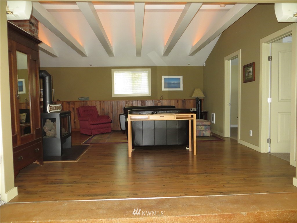 7270 East Grapeview Loop Road Allyn, WA 98524 - Photo 11 of 33 Gallery Image 11
