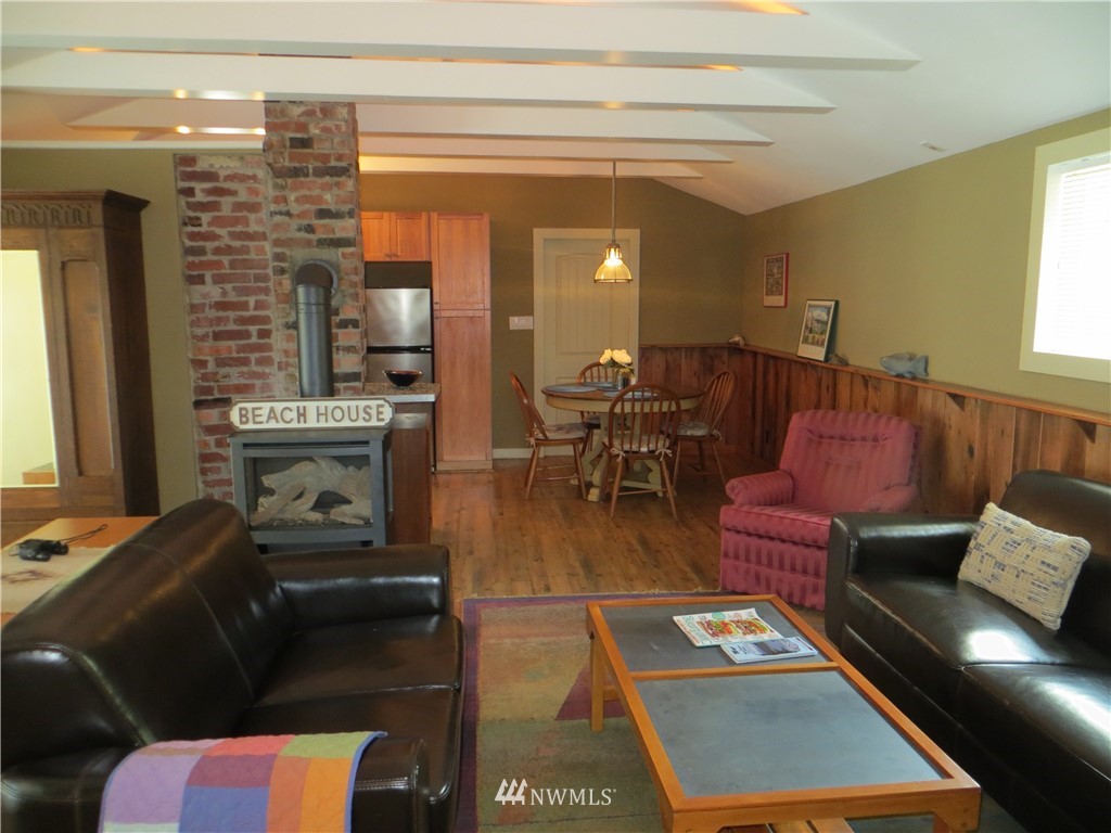 7270 East Grapeview Loop Road Allyn, WA 98524 - Photo 14 of 33 Gallery Image 14