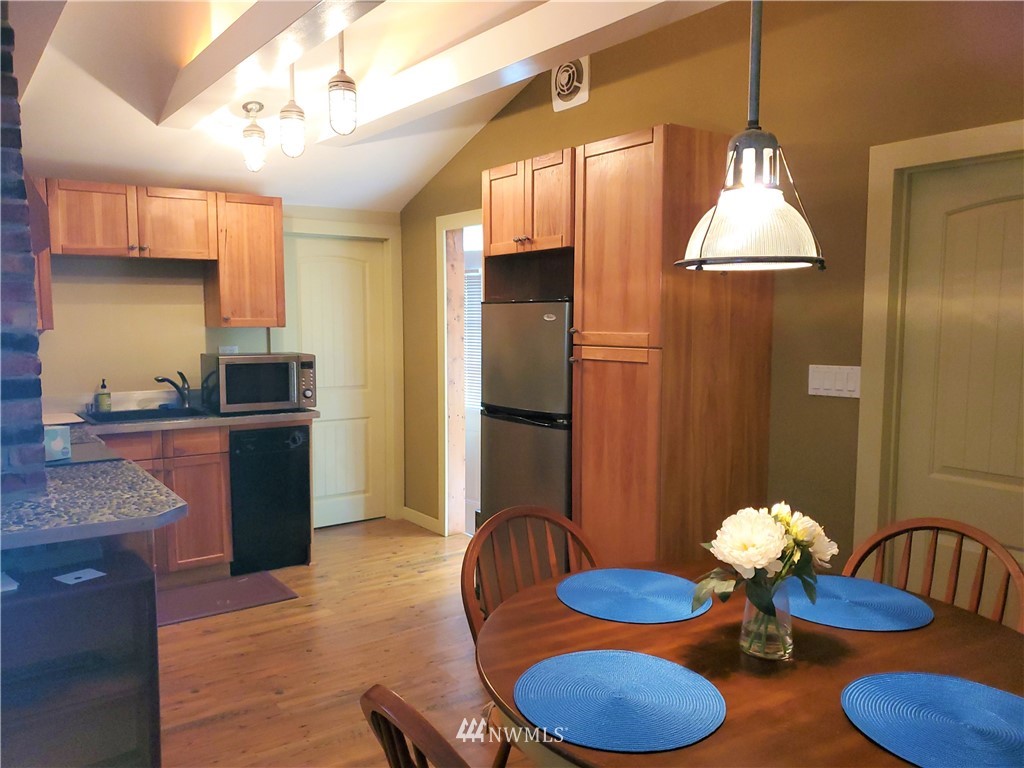 7270 East Grapeview Loop Road Allyn, WA 98524 - Photo 15 of 33 Gallery Image 15