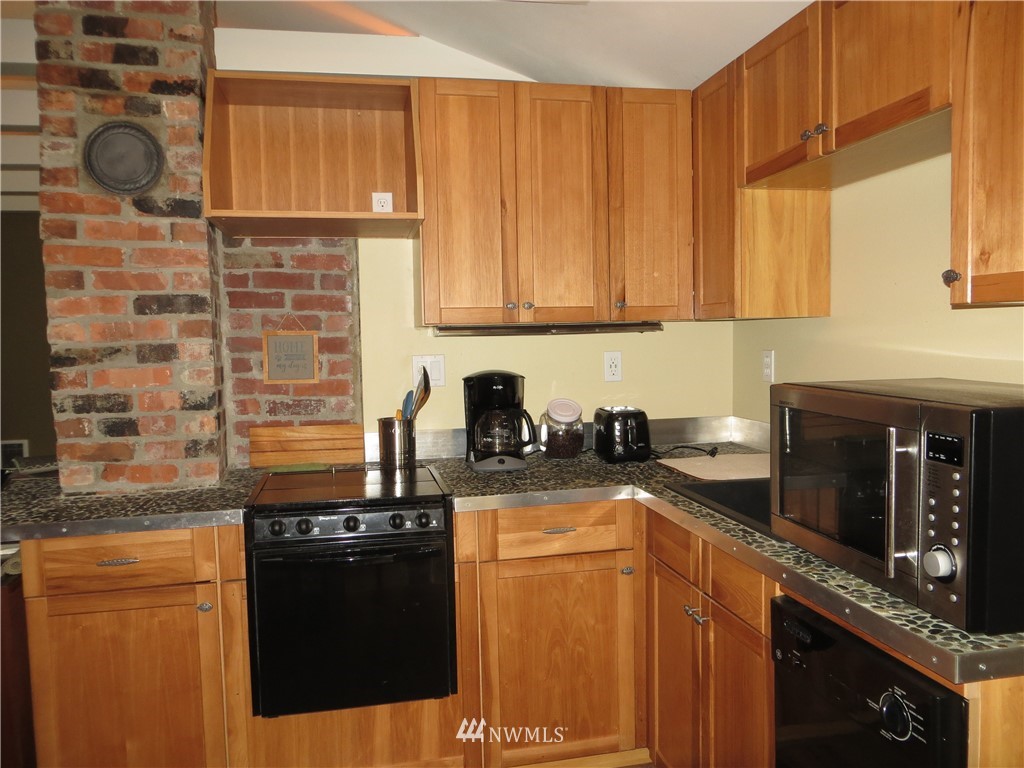 7270 East Grapeview Loop Road Allyn, WA 98524 - Photo 17 of 33 Gallery Image 17