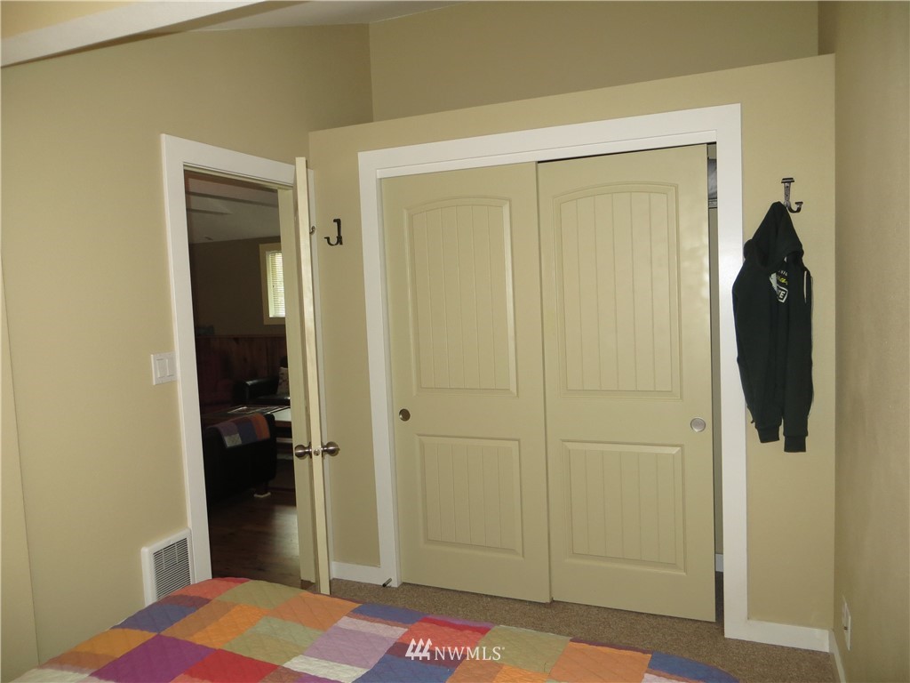 7270 East Grapeview Loop Road Allyn, WA 98524 - Photo 20 of 33 Gallery Image 20