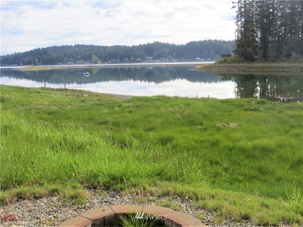 7270 East Grapeview Loop Road Allyn, WA 98524 - Photo 8 of 33 Gallery Image 8