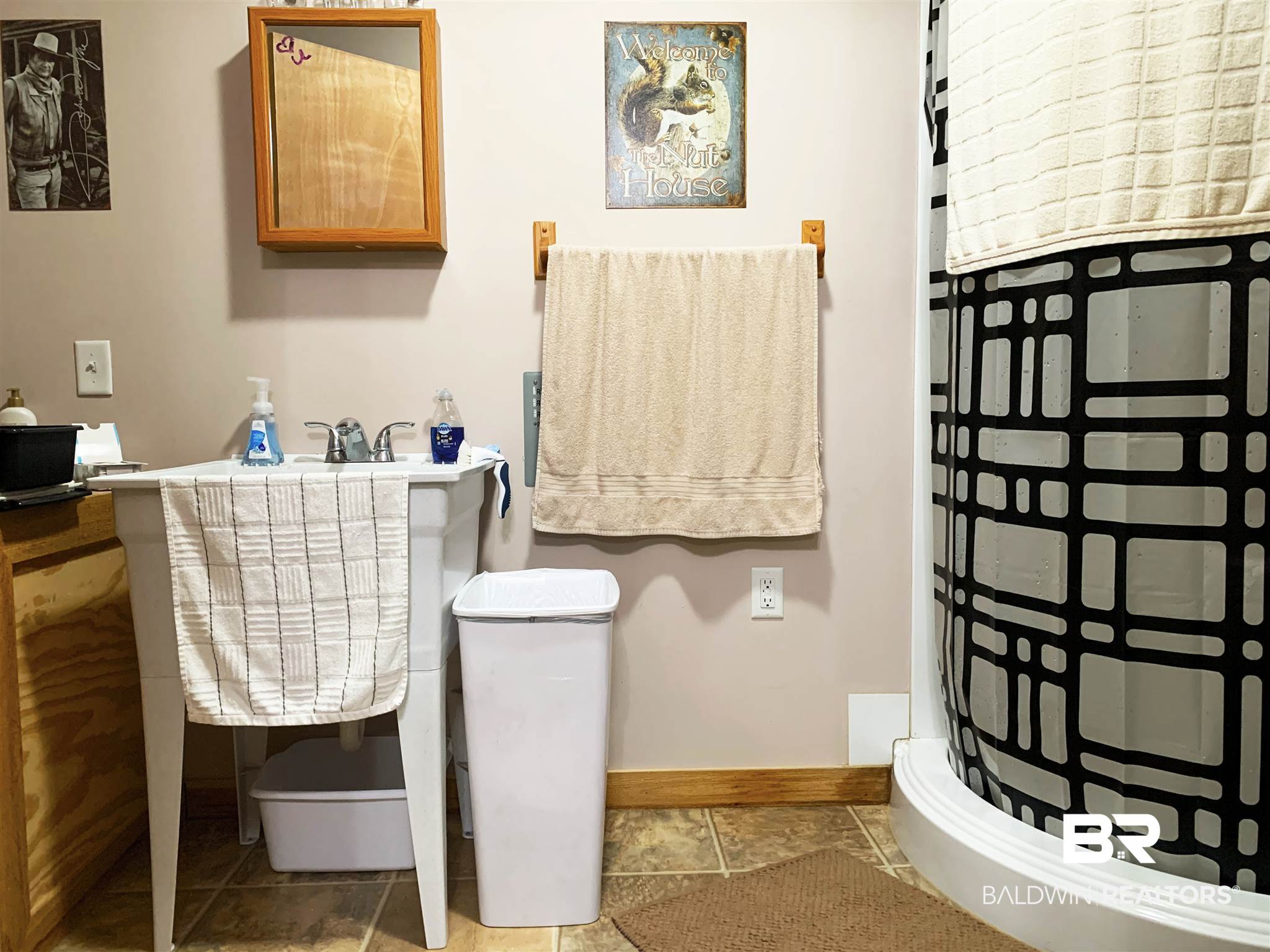 6613 Cook Road Foley, AL 36535 - Photo 11 of 33 main cabin bath