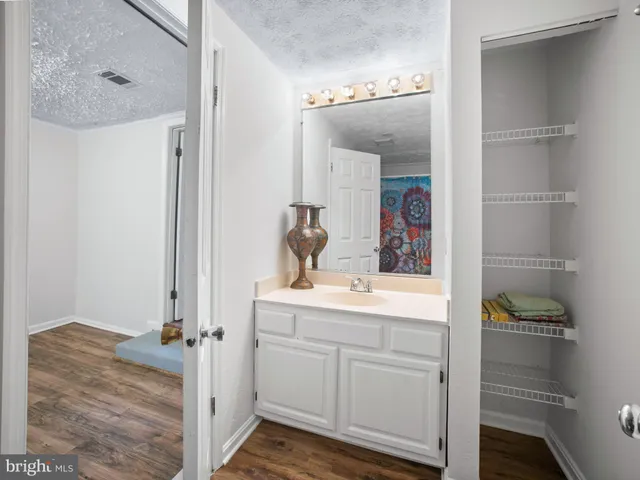 a en suite bathroom with a sink and mirror