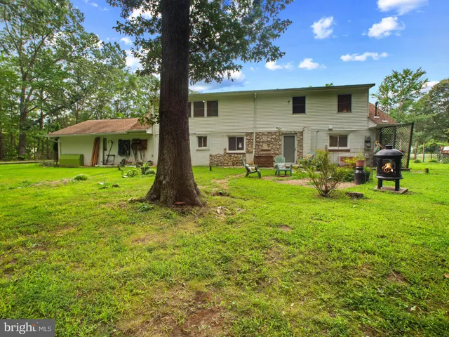 a front view of house with yard