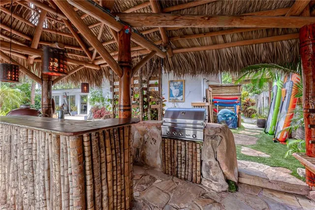 a view of an entryway with a backyard