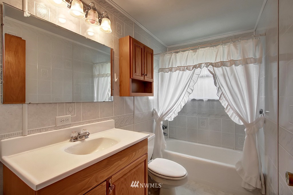 11426 Southeast 186th Street Renton, WA 98055 - Photo 11 of 22 Gallery Image 11